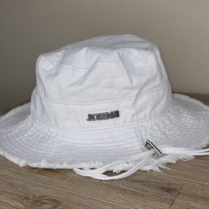 Jacquemus Le Bob Artichaut White Bucket Hat Large Brim Frayed Raw Edge Unisex OS